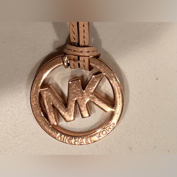 Michael Kors | monogram metallic tote bag. - Picture 7 of 16